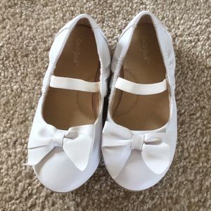 NWOT NEVER WORN! White bow flats! Size 10!